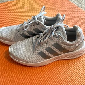 Adidas Lite Racer 2.0 Tennis Shoe size 6 (**fits like a 6.5)